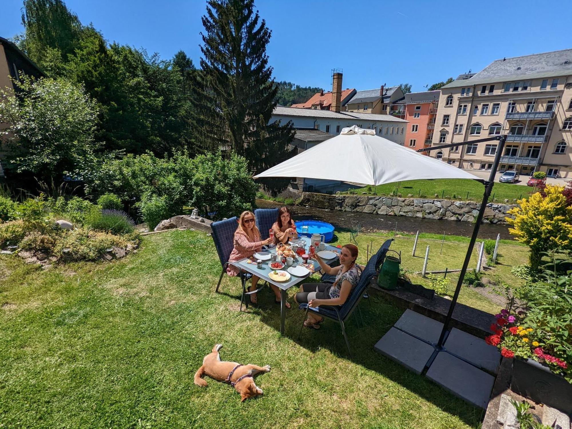 Zi2 - Urlaubsmagie - Whirlpool, Sauna Und Garten Apartment Зебниц Екстериор снимка